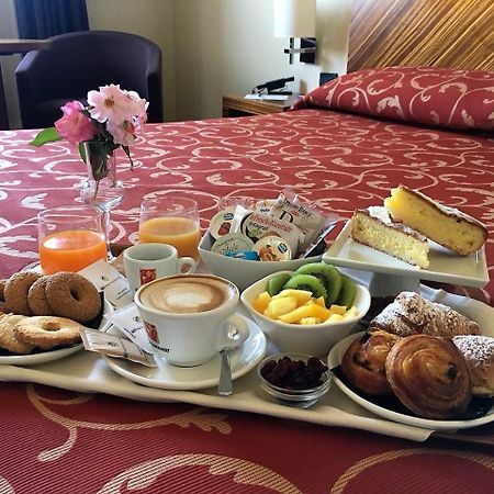 Mh Hotel Piacenza Fiera Buitenkant foto