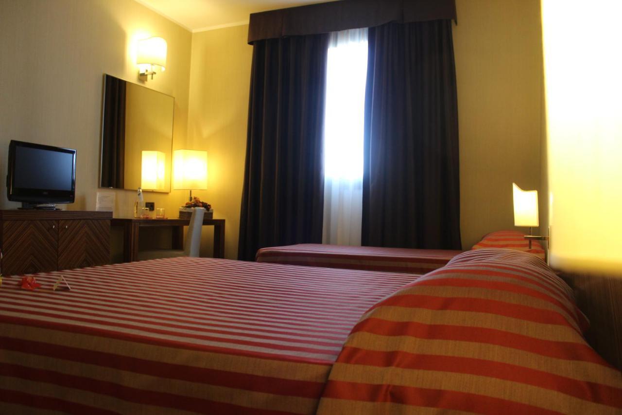 Mh Hotel Piacenza Fiera Buitenkant foto