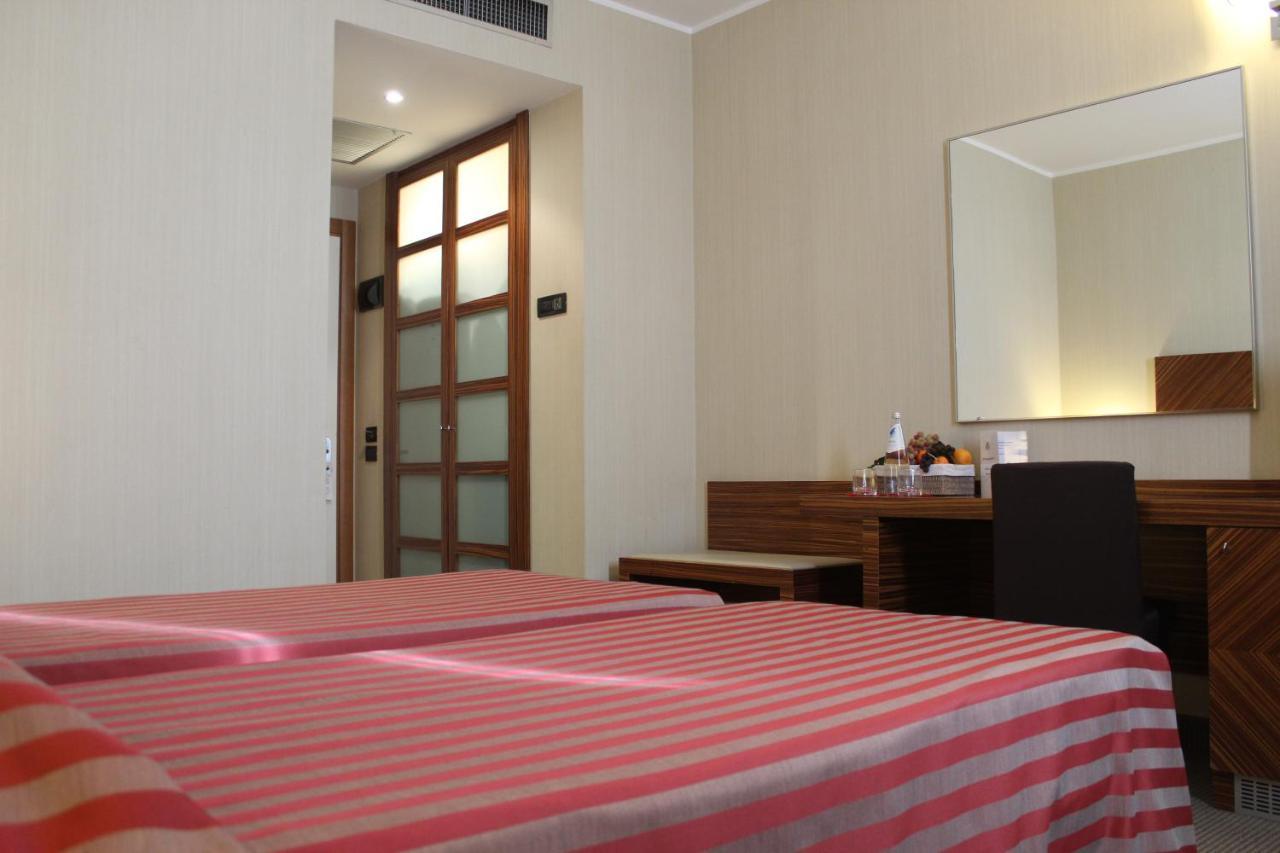Mh Hotel Piacenza Fiera Buitenkant foto
