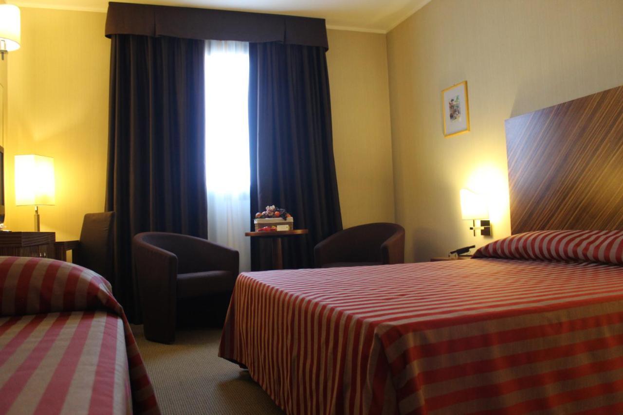 Mh Hotel Piacenza Fiera Buitenkant foto