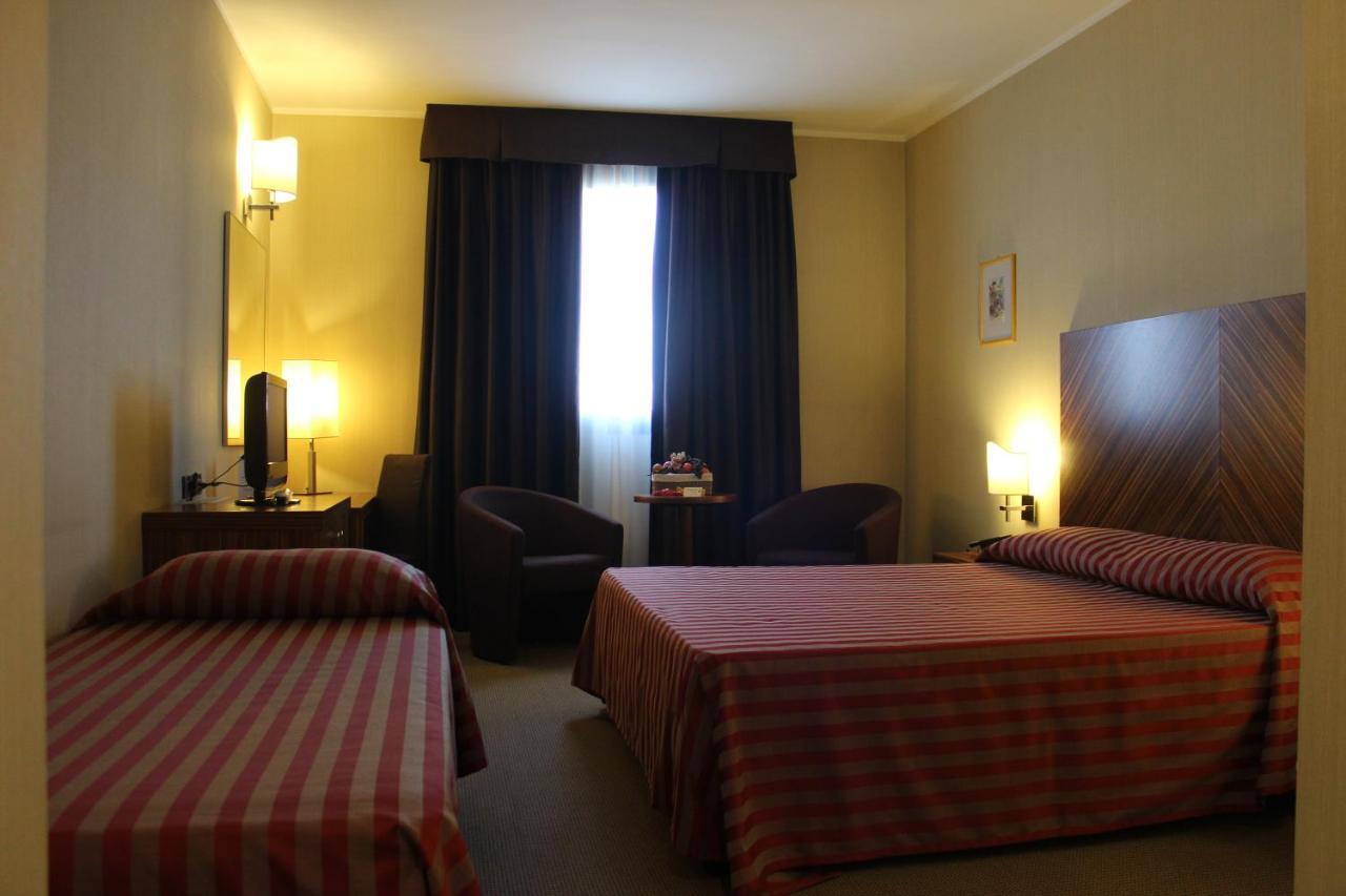 Mh Hotel Piacenza Fiera Buitenkant foto