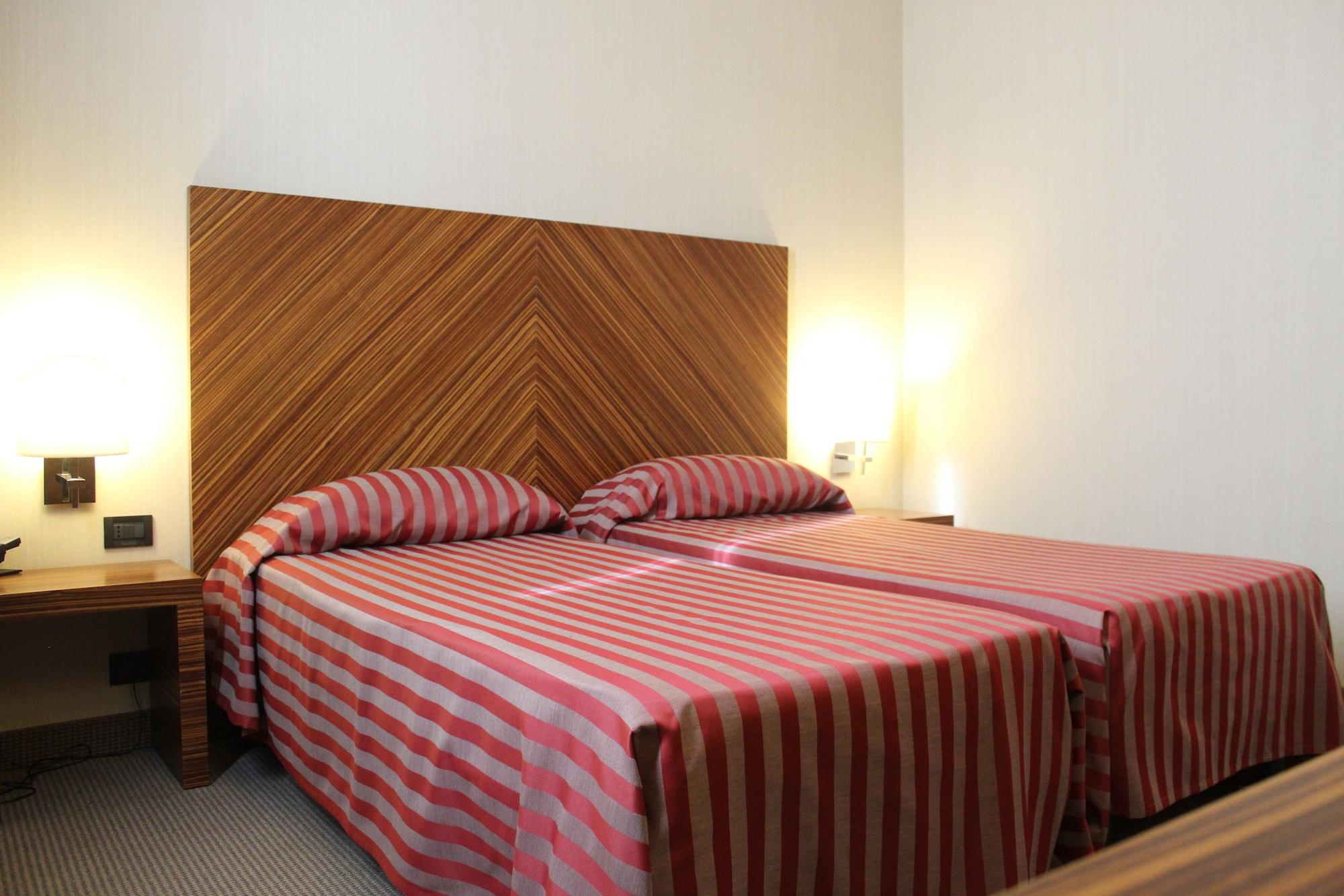 Mh Hotel Piacenza Fiera Buitenkant foto