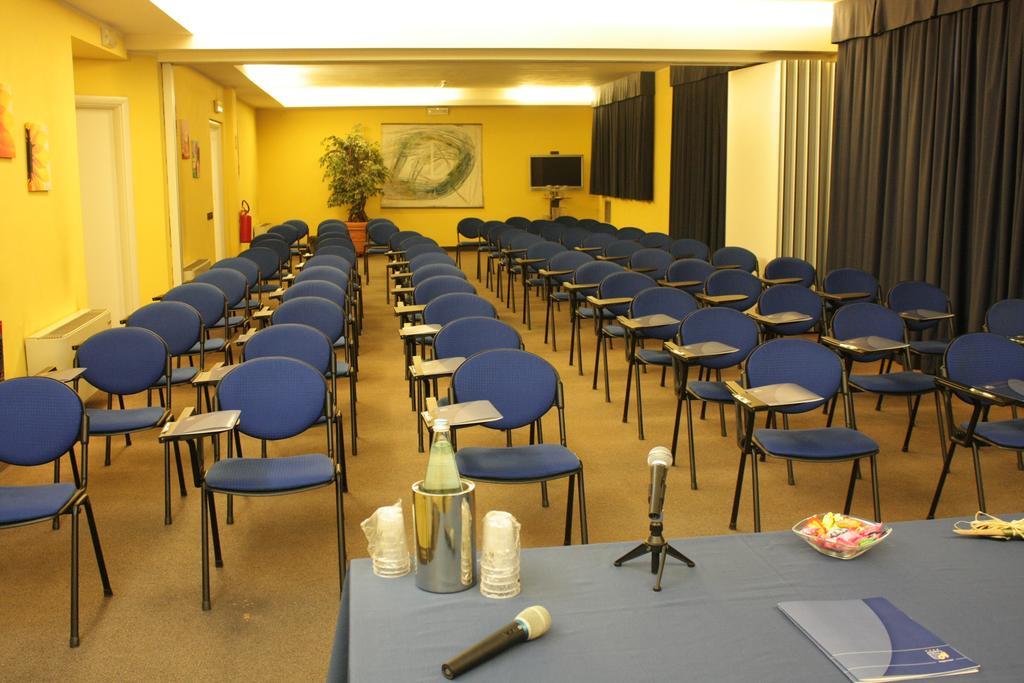 Mh Hotel Piacenza Fiera Buitenkant foto