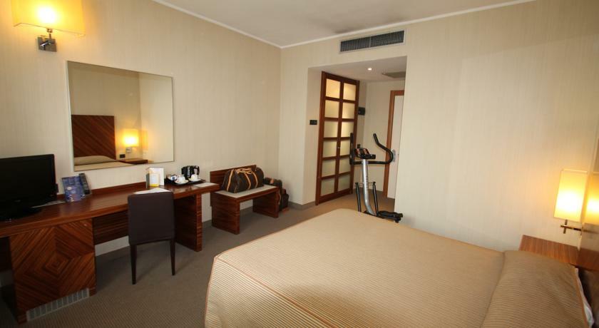 Mh Hotel Piacenza Fiera Buitenkant foto